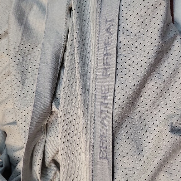 Men's Lululemon Shirt - Picture 8 of 9